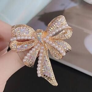 Brooch Chic Vintage Faux Pearl & Crystal Bow
